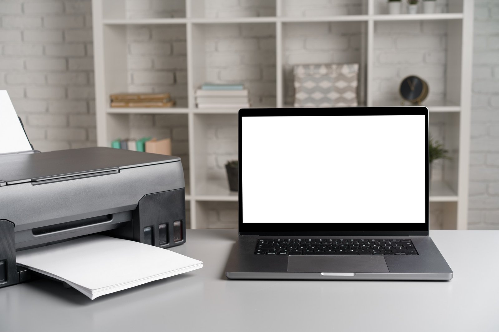 MacBook ist mit einem Drucker verbunden